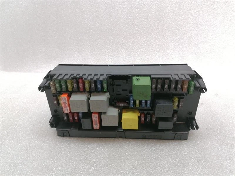 MERCEDES C Class W204 Fuse Box A2129005722 Sicherungskasten SAM