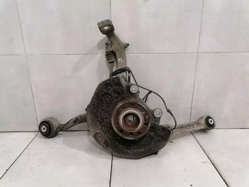 MERCEDES C AWD W205 Left Front Hub A2053322700 Radlagergehäuse Vorne Links