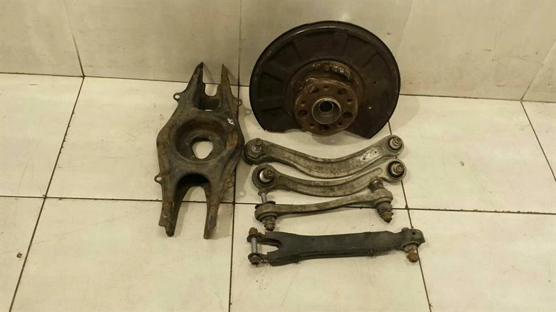 MERCEDES w212 Right Rear set A2123502208 Radlagergehäuse Hinten Rechts Satz AMG