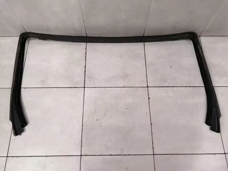 MERCEDES SLK R171 FRONT WINDSHIELD RUBBER A1717200178 Dichtung Windschutzscheibe