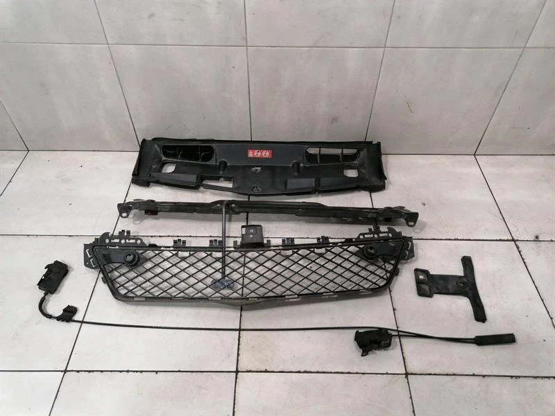 MERCEDES C Class W204 Front End Clip A2046200272 Schloßträger Frontmaske