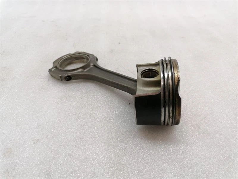 MERCEDES C Class W205 C63 AMG Piston A1770300800 Kolben M177 4.0 V8