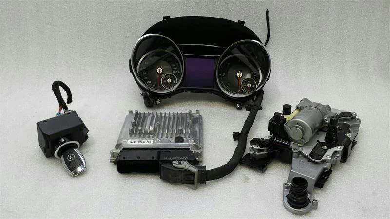 MERCEDES GLA X156 Engine ECU A6519006303 Motorsteuergerät OM651 SET SATZ
