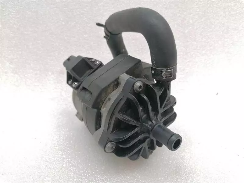 HARLEY-DAVIDSON 18-24 Additional cooling pump 26600048A Pumpe PIERBURG