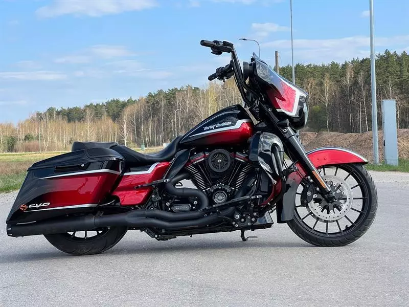 Harley-Davidson 2019 CVO Street Glide Harley-Davidson FLHXSE TOURING