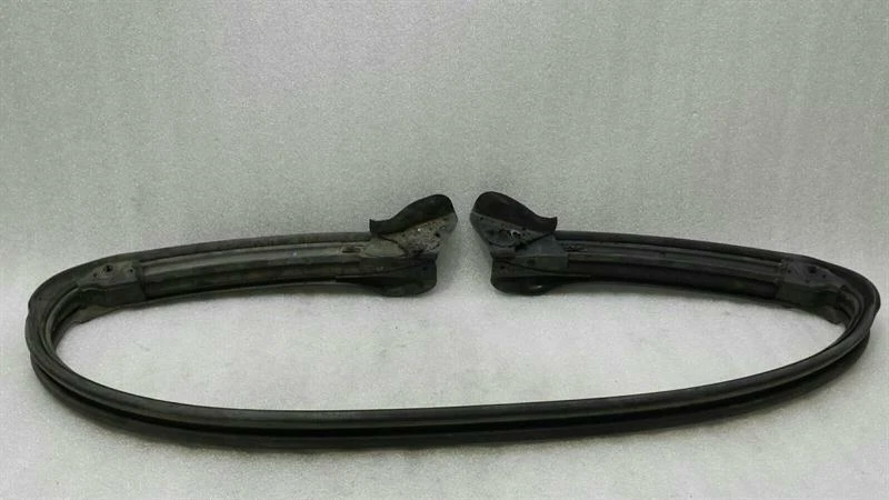 CHEVROLET CORVETTE C6 Weatherstrip seal 10317063 Dichtungen Vorne - Image 2