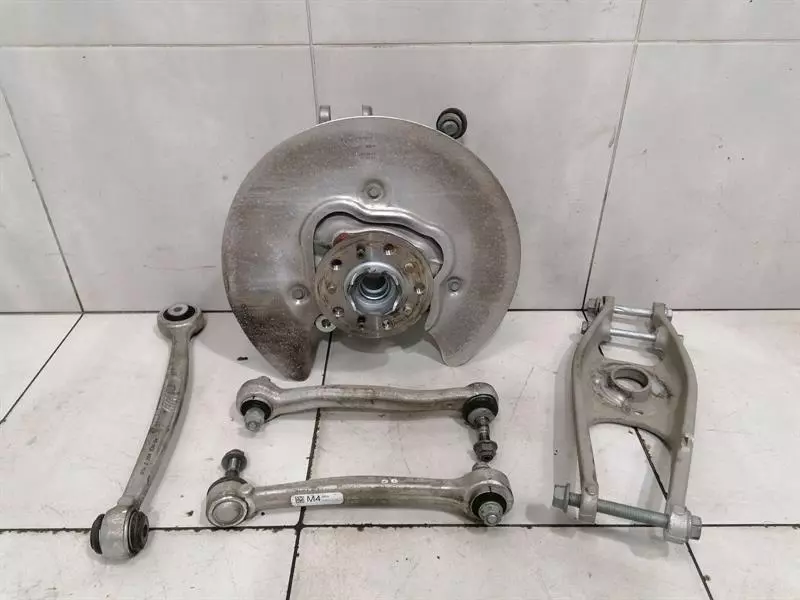 BMW 4 M4 G82 G22 Right Rear Hub 8095658 Radlagergehäuse Hinten Rechts