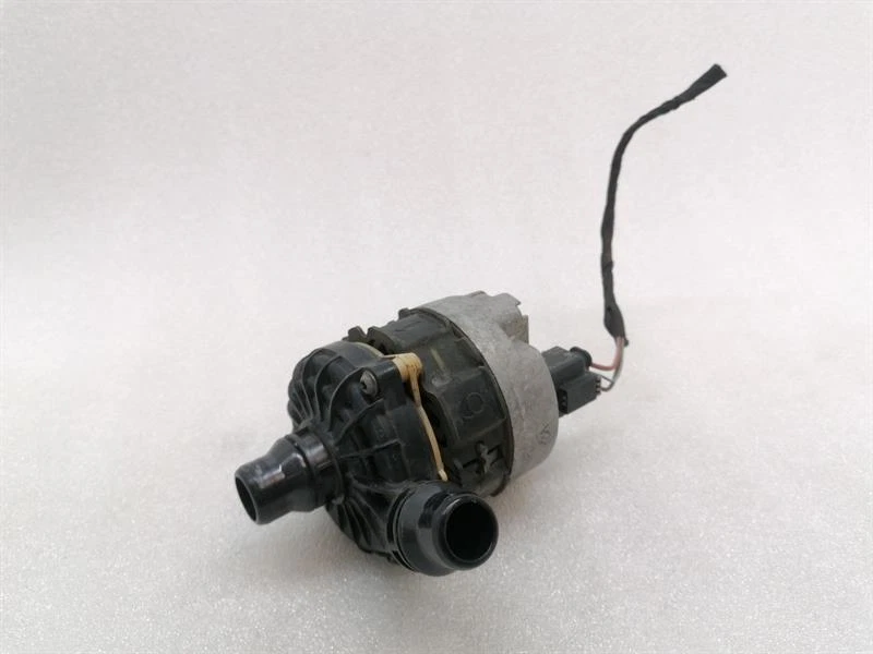 MERCEDES A Class W177 Additional cooling pump A0005003800 Kühlmittelpumpe Pumpe