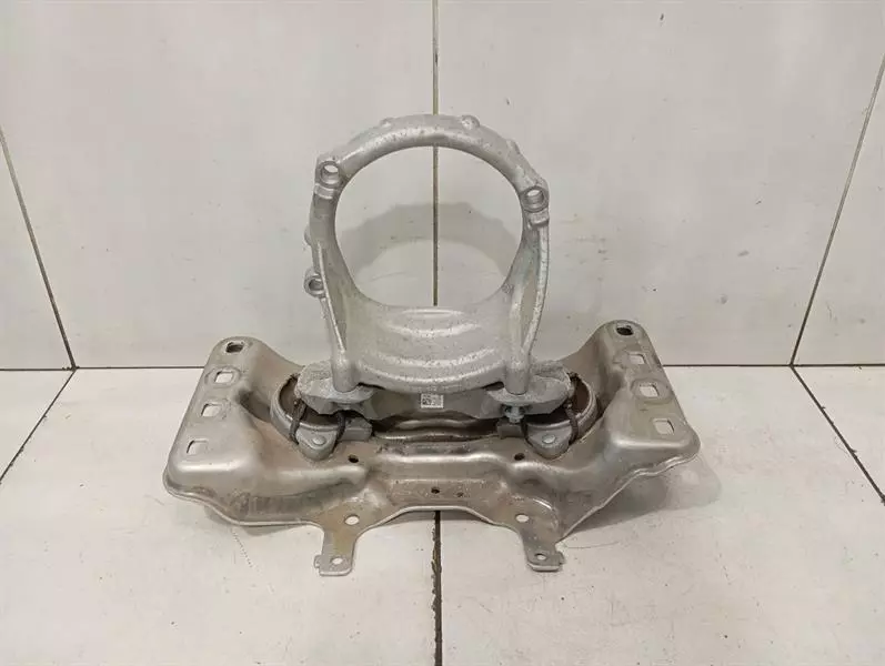 MERCEDES C63 AMG W205  Gearbox mount A2132400300 Getriebehalter