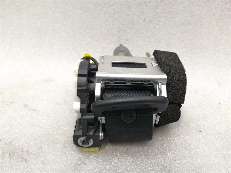 MERCEDES C Class W204 Rear seat belt A2048608185 Sicherheitsgurt Gurt Hinten