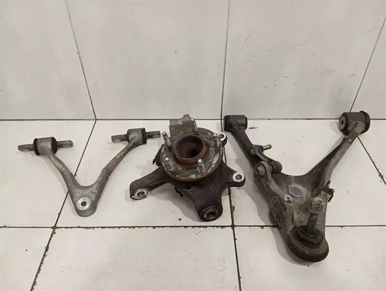 CHEVROLET CORVETTE C6 Left Front Hub 88965637 Radlagergehäuse Vorne Links