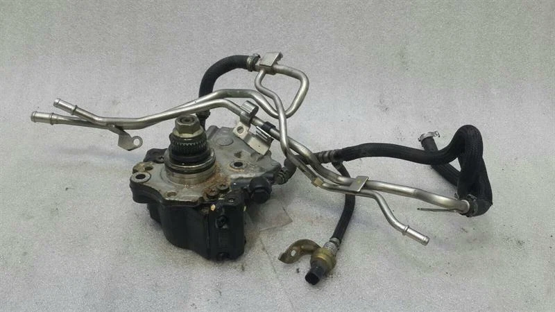 MERCEDES W205  Fuel Pump Mechanical A6510703301 Kraftstoffpumpe OM651 Komplett