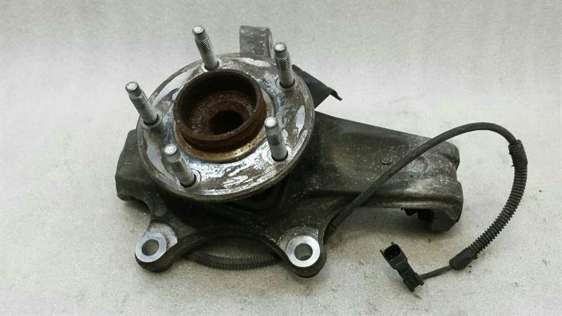 CHEVROLET CORVETTE C6 Left Front Hub 88965637 Radlagergehäuse Vorne Links