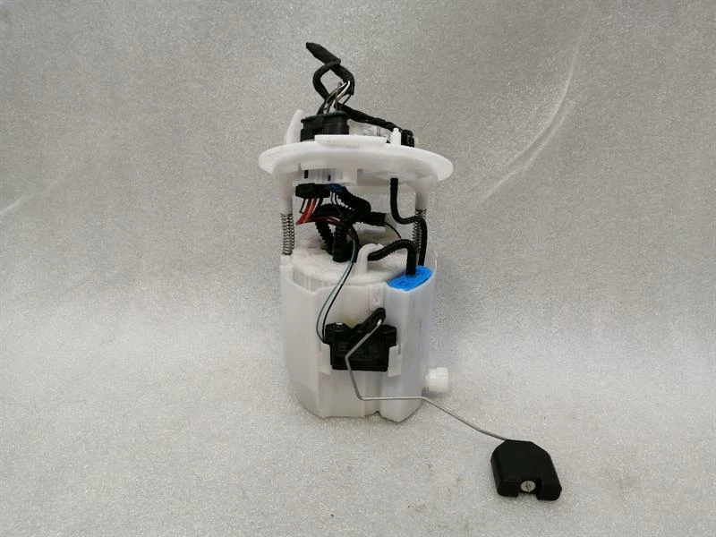 MERCEDES C43 AMG W205 Fuel Pump Electric A2054704900 Kraftstoffpumpe M276