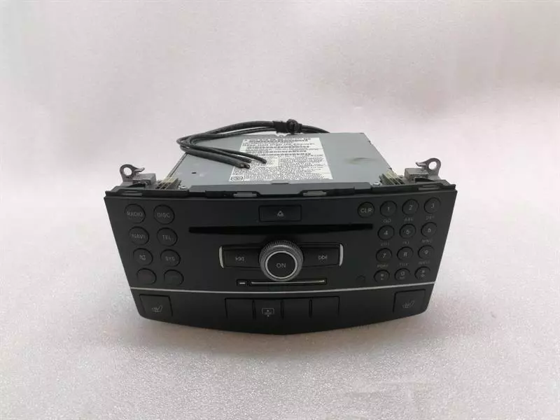MERCEDES C Class W204 CD player A2048709990 Audiosystemkontroller 08-11 US