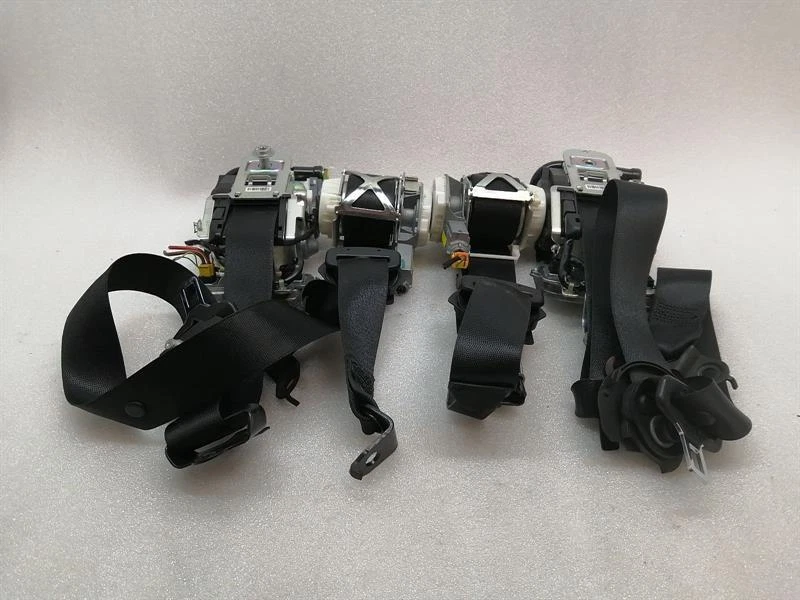MERCEDES E Class W212 Seatbelt Set A2128606585 Sicherheitsgurt Satz 9C94