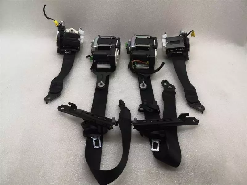 MERCEDES C Class W204 seatbelt SET A2048602385 Sicherheitsgurt Gurt SATZ