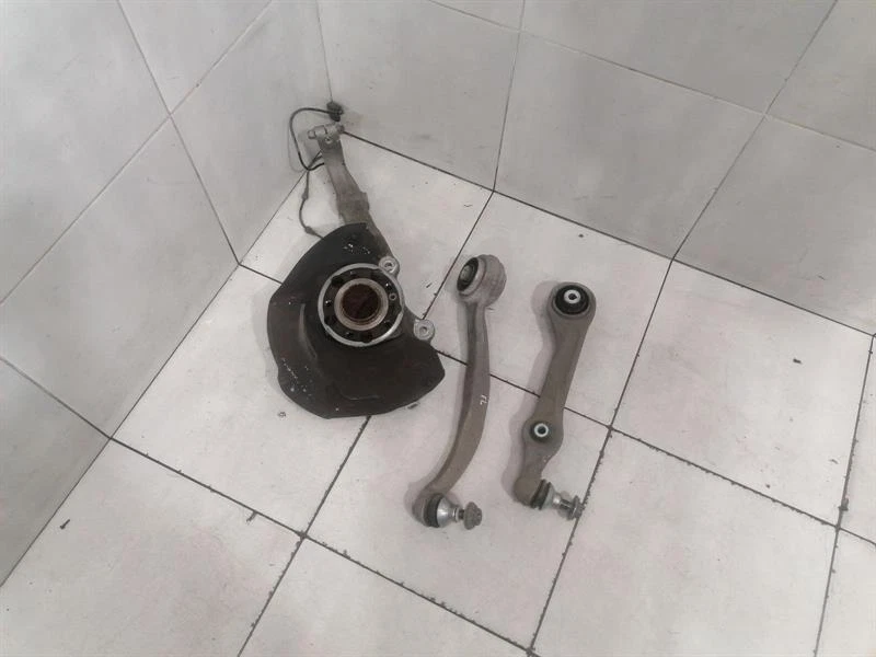 MERCEDES CL W217 Left Front Hub A2223321901 AMG Radlagergehäuse Vorne Links