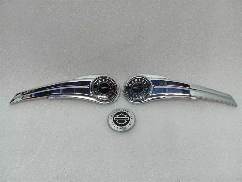 HARLEY-DAVIDSON TOURING 14100842 14100843 59424-10 FUEL TANK MEDALLION CVO