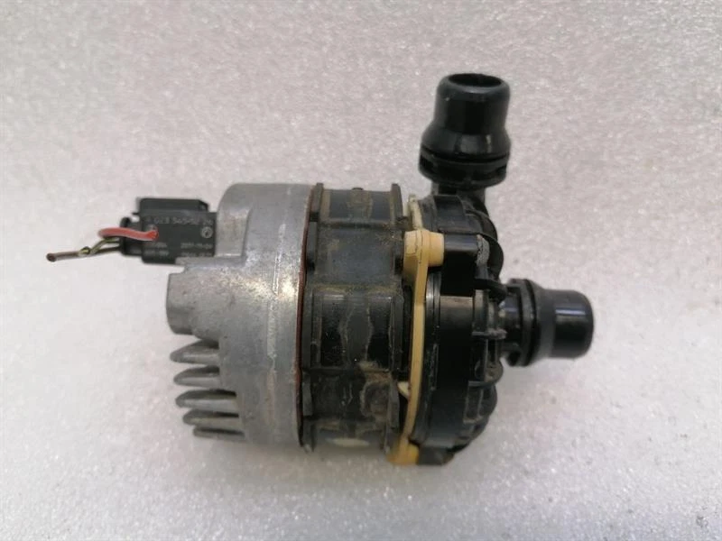 MERCEDES S-class W222 Additional cooling pump A0005002300 Kühlmittelpumpe Pumpe