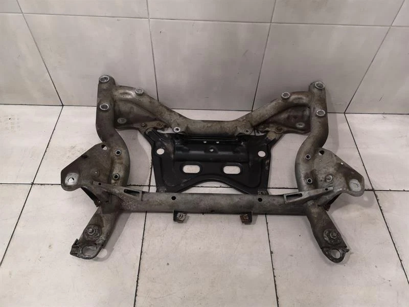 MERCEDES C Class W204 Beam Subframe Front A2046281057 Vorderachsträger