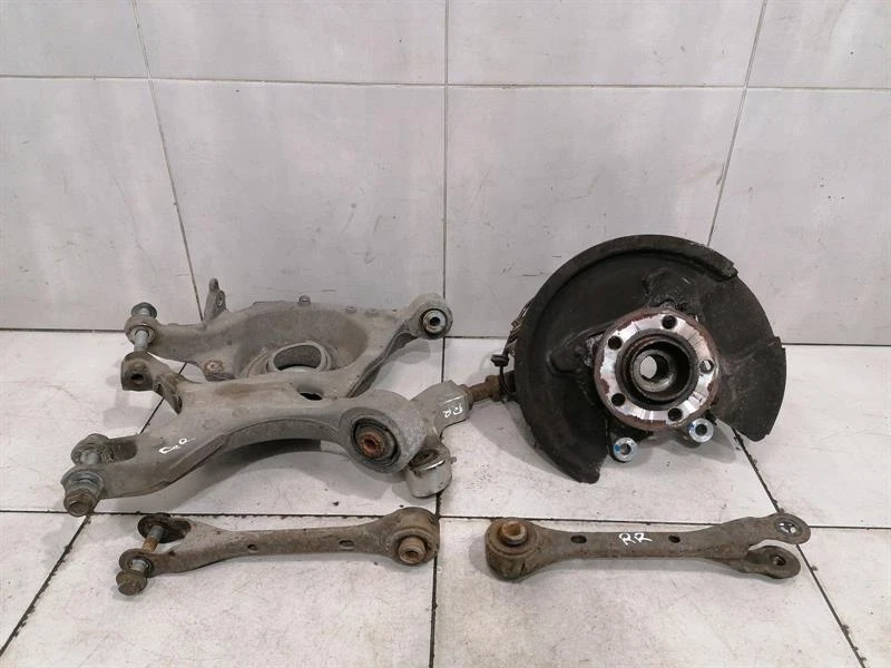 FORD MUSTANG MK6 S550 Right Rear Hub FR3Z-5500-E Radlagergehäuse Hinten Rechts