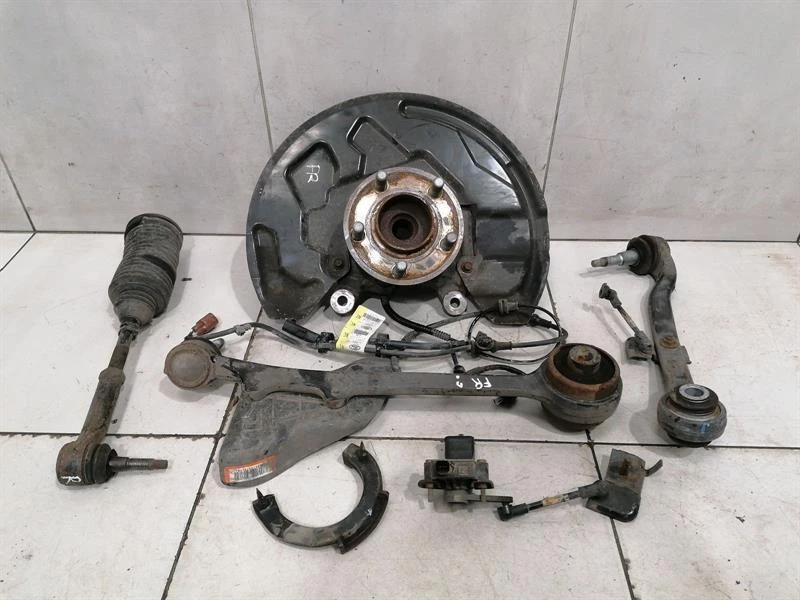 FORD MUSTANG MK6 S550 Right Front Hub NR3Z-3K185-A Radlagergehäuse Vorne Rechts