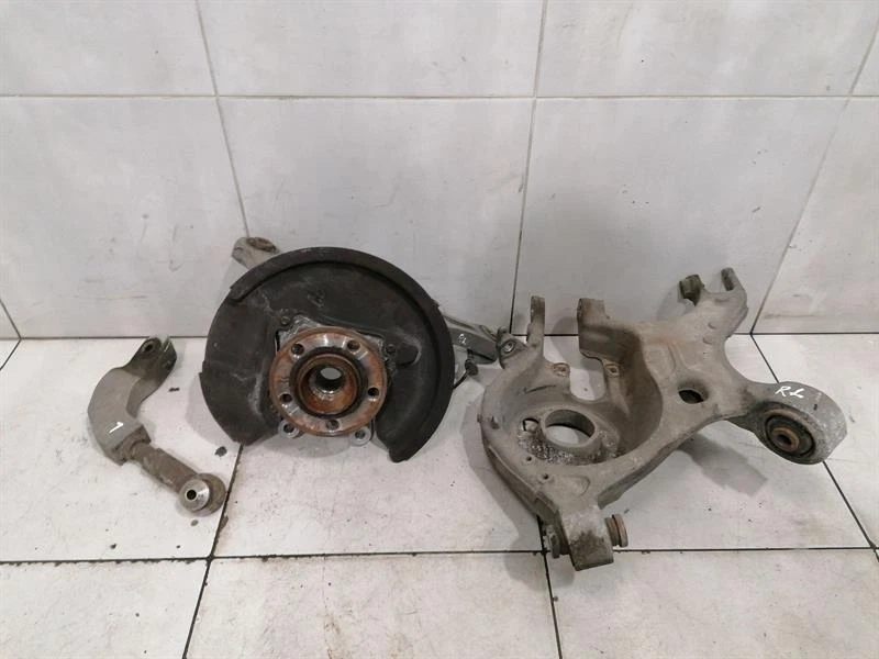 FORD MUSTANG MK6 S550 Left Rear Hub FR3Z-5500-A Radlagergehäuse Hinten Links