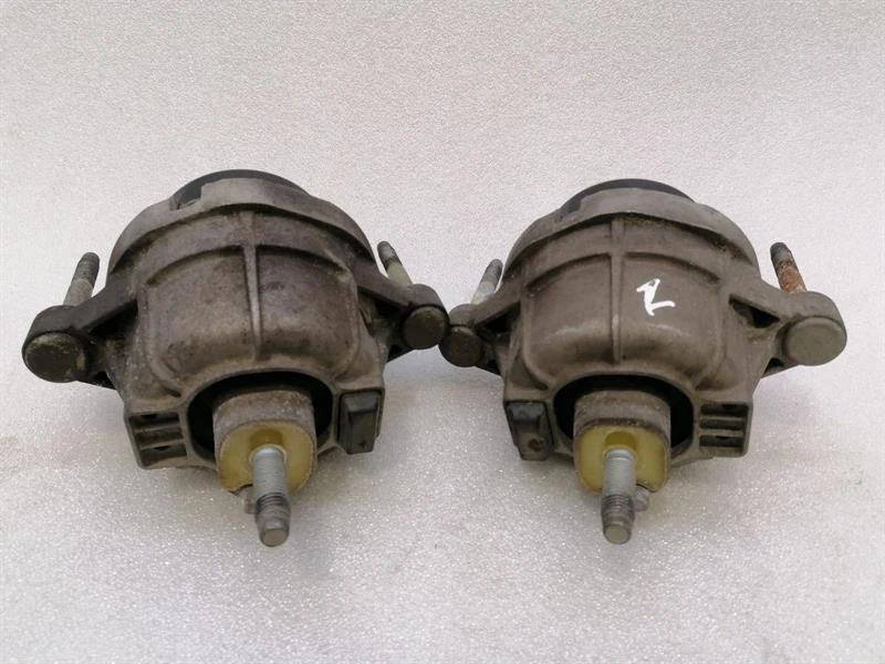 CHEVROLET CORVETTE C7 Engine mount set 23187451 Motorhalter satz - Image 2