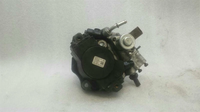 MERCEDES C Class W205  Fuel Pump Mechanical A6510703301 Kraftstoffpumpe Diesel