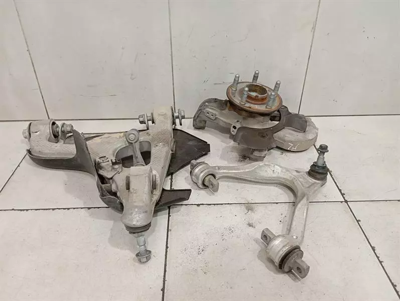 CHEVROLET CORVETTE C8 Left Front Hub 84612177 Radlagergehäuse Vorne Links
