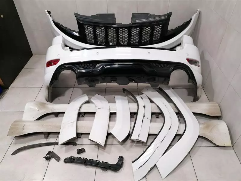 JEEP GRAND CHEROKEE SRT8 WK2 MK4 Bumper BODYKIT SATZ UMBAU SATZ Stoßstange SET