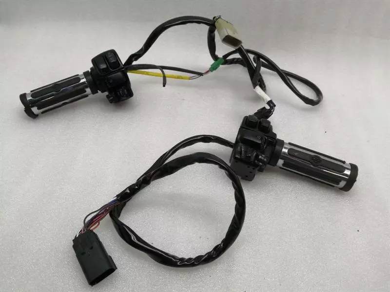HARLEY-DAVIDSON FLHTCU Ultra Classic Electra Glide Switch 71684-06 Schalter set