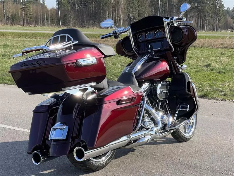 2016 CVO Street Glide Harley-Davidson FLHXSE TOURING 110Ci SCREAMIN EAGLE