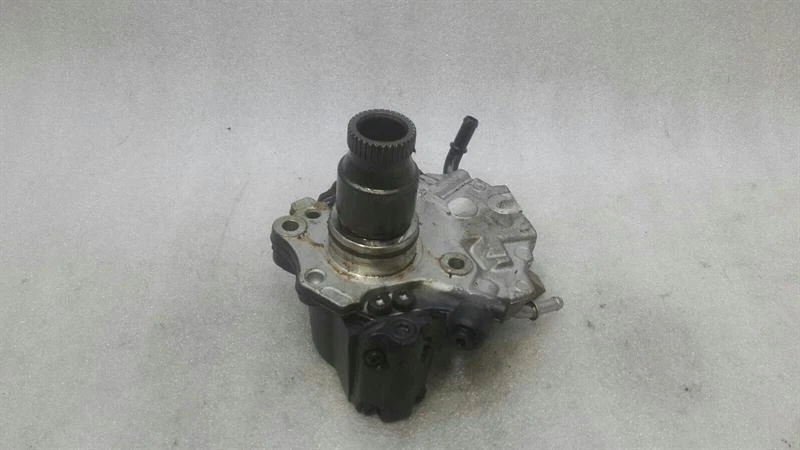 MERCEDES C Class W205  Fuel Pump Mechanical A6510703301 Kraftstoffpumpe C250d