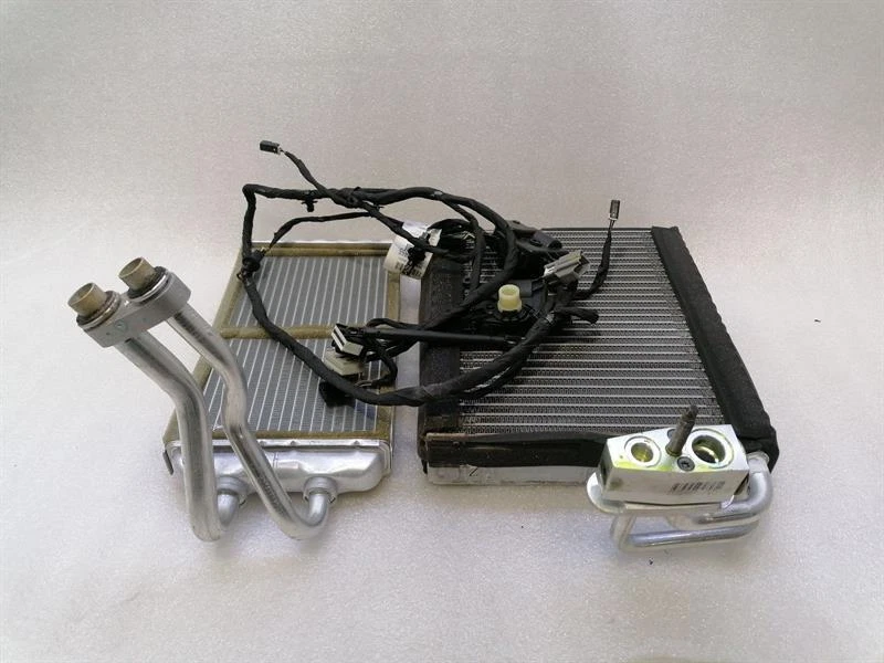 CHEVROLET CORVETTE C7 Heater Matrix 52500913 Wärmetauscher Heizungskühler