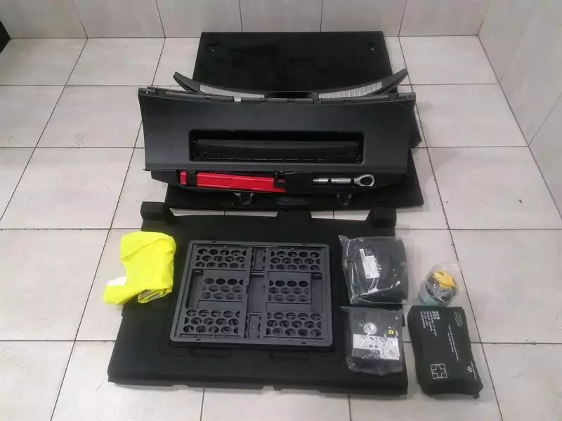 MERCEDES GT 4-DOOR X290 GT63S Luggage Cover A2906804002 Kofferraum Verkleidung
