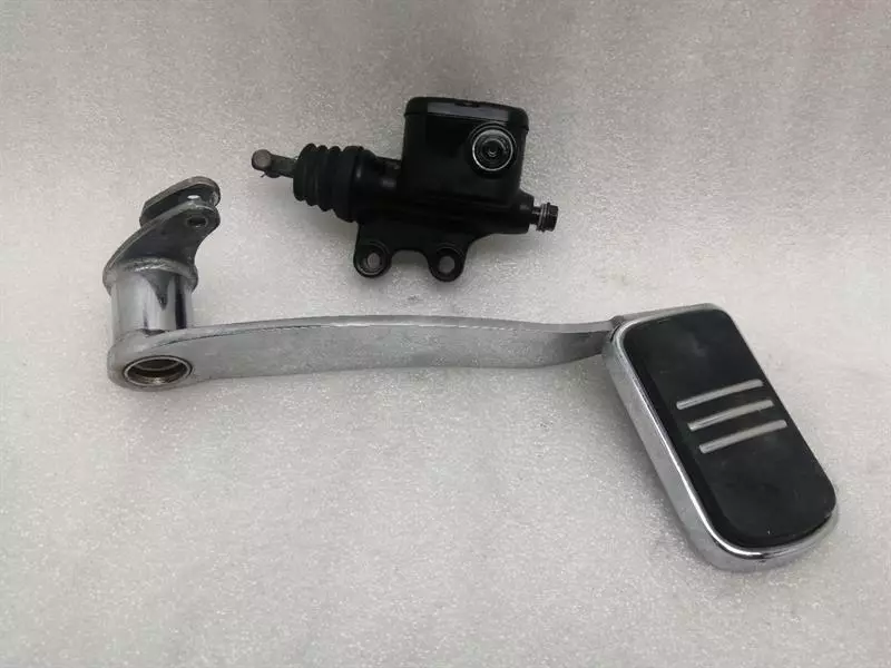 HARLEY-DAVIDSON ROAD GLIDE Rear Brake Cylinder 41700028A Hauptbremszylinder