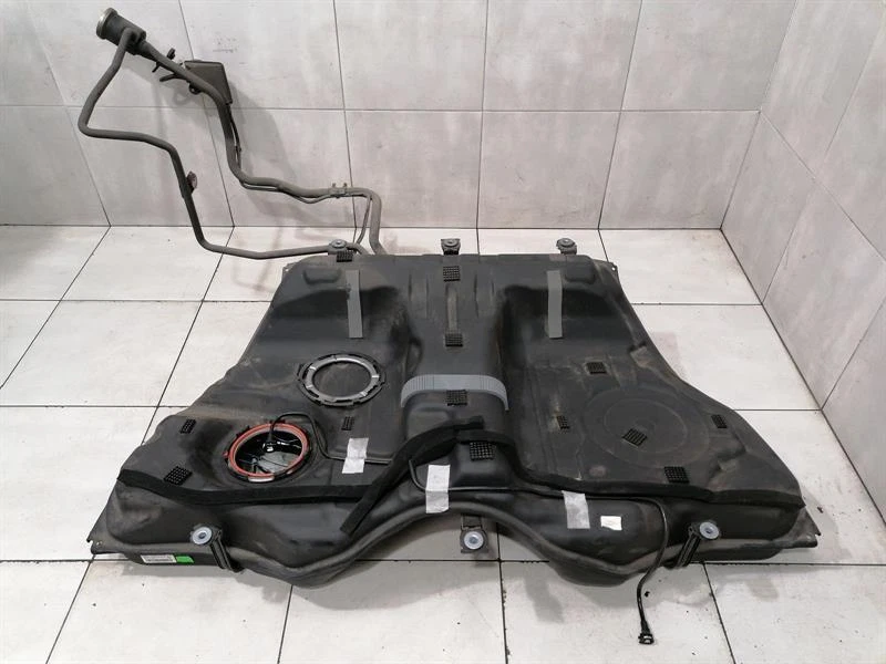 MOPF MERCEDES CL63 AMG W217 Fuel Tank A2174700600 Kraftstofftank M177 V8 4.0