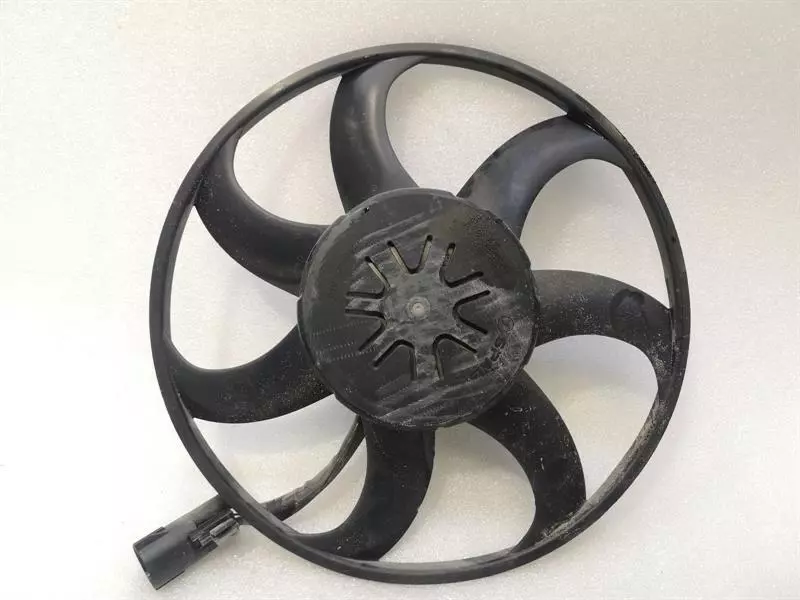 CHEVROLET CORVETTE C7 Cooling fan 84486698 LUEFTER Part of Assembly with defect
