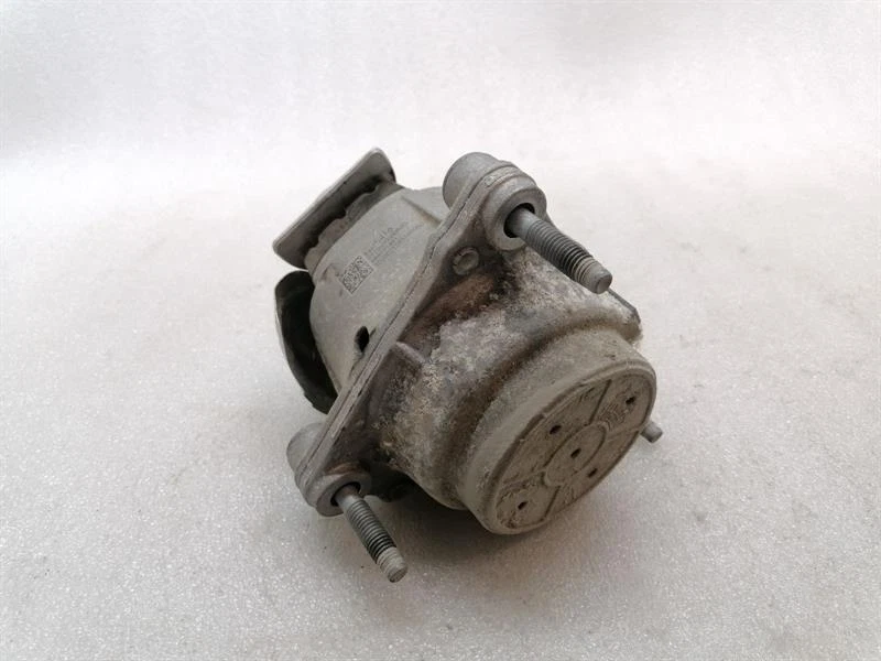 CHEVROLET CORVETTE C8  Gearbox mount 84675416 Getriebehalter