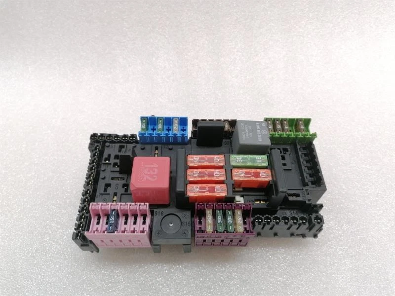 MERCEDES C Class W205 Fuse Box A2139068801 Sicherungskasten