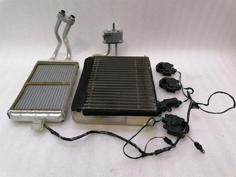 CHEVROLET CORVETTE C6 Heater Matrix 89019028 Wärmetauscher Heizungskühler