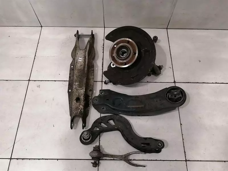 MERCEDES A Class W176 A45 AMG RRH Hub A1763500600 Radlagergehäuse Hinten Rechts