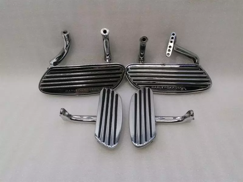 HARLEY-DAVIDSON STREET GLIDE Foot rest Holder- Bracket 50683-04 Floor board set