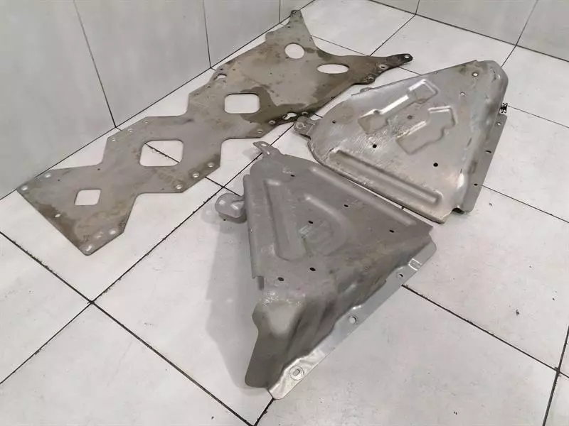 CHEVROLET CORVETTE C7 UNDERTRAY  SET 84509295 Unterbodenverkleidung SATZ - Image 2