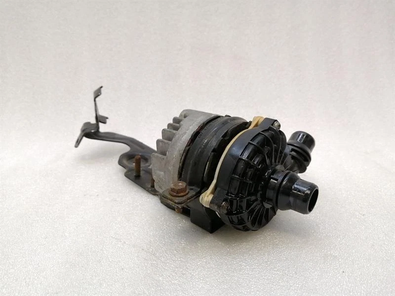 MERCEDES S-class W222 Additional cooling pump A0005001700 Kühlmittelpumpe Pumpe