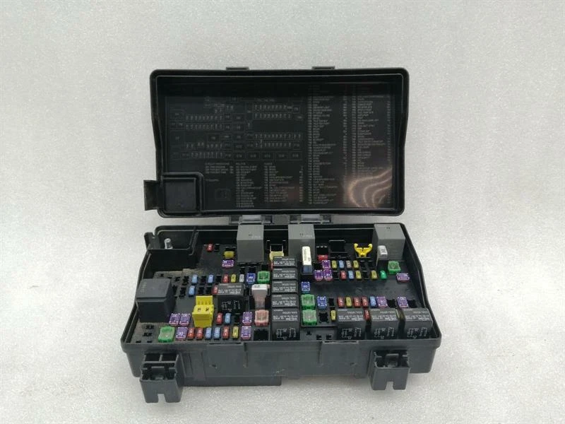 JEEP GRAND CHEROKEE WK2 MK4 Front fuse box 68253442AB Sicherungskasten Vorne