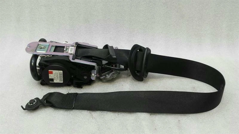 MERCEDES C Class W204 Front seatbelt A2048602586 Sicherheitsgurt Vorne Links