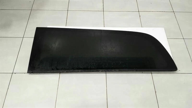 MERCEDES V-class W447 Left Rear 1/4 Glass A4476704400 Türscheibe ¼ Hinten Links